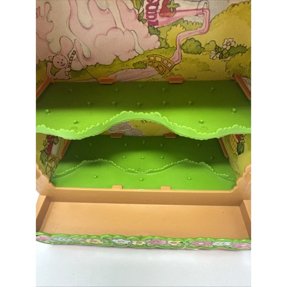 VTG 1981 Wonderful World of Strawberry Shortcake Display Case Cabinet NO DOORS